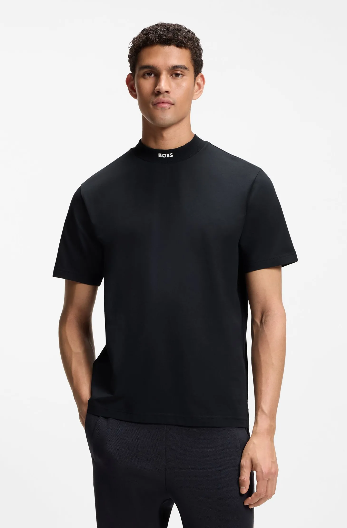 Relaxed-Fit T-Shirt aus Stretch-Baumwolle mit Stehkragen