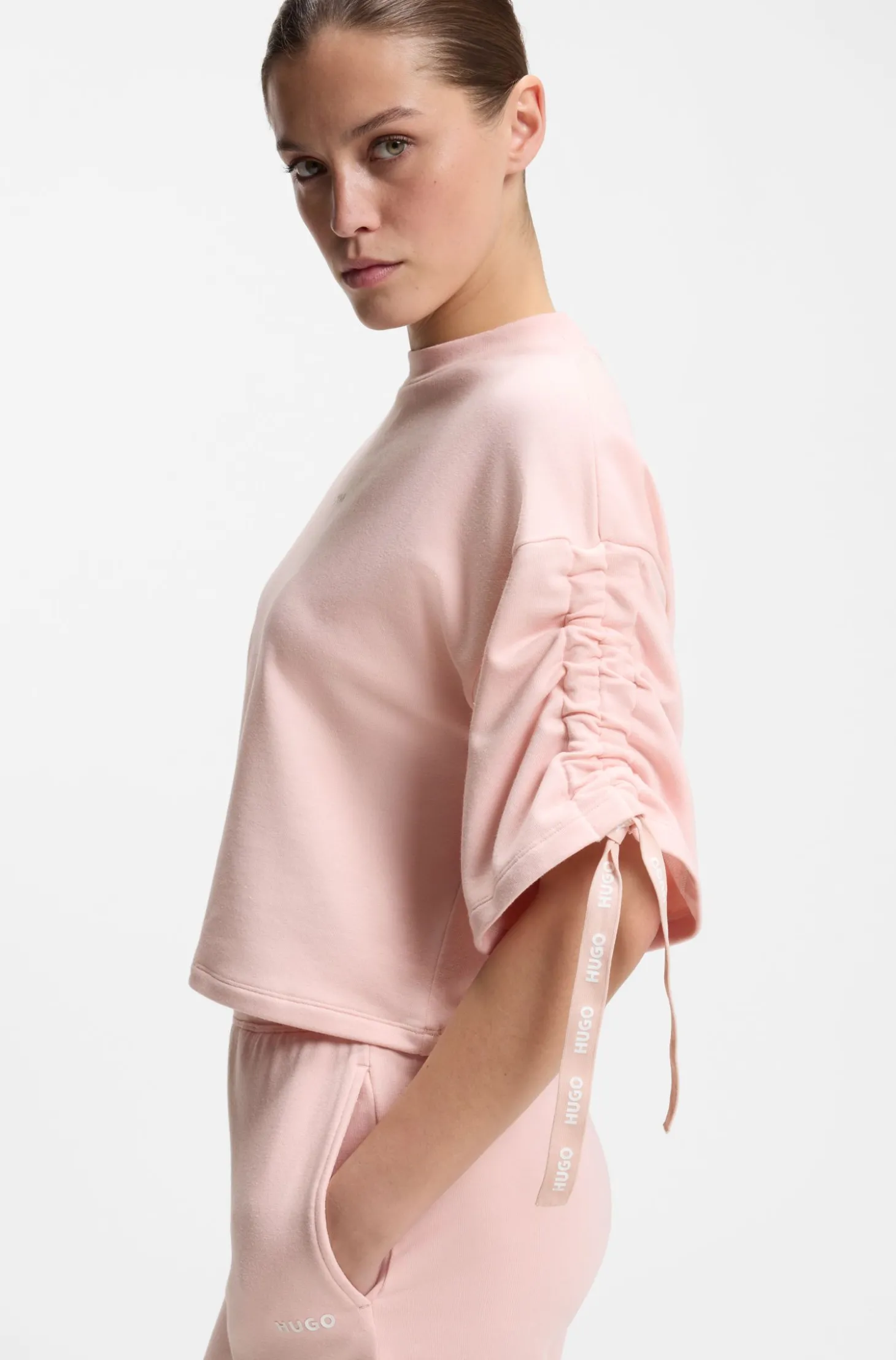 Relaxed-Fit T-Shirt mit gerafften Ärmeln