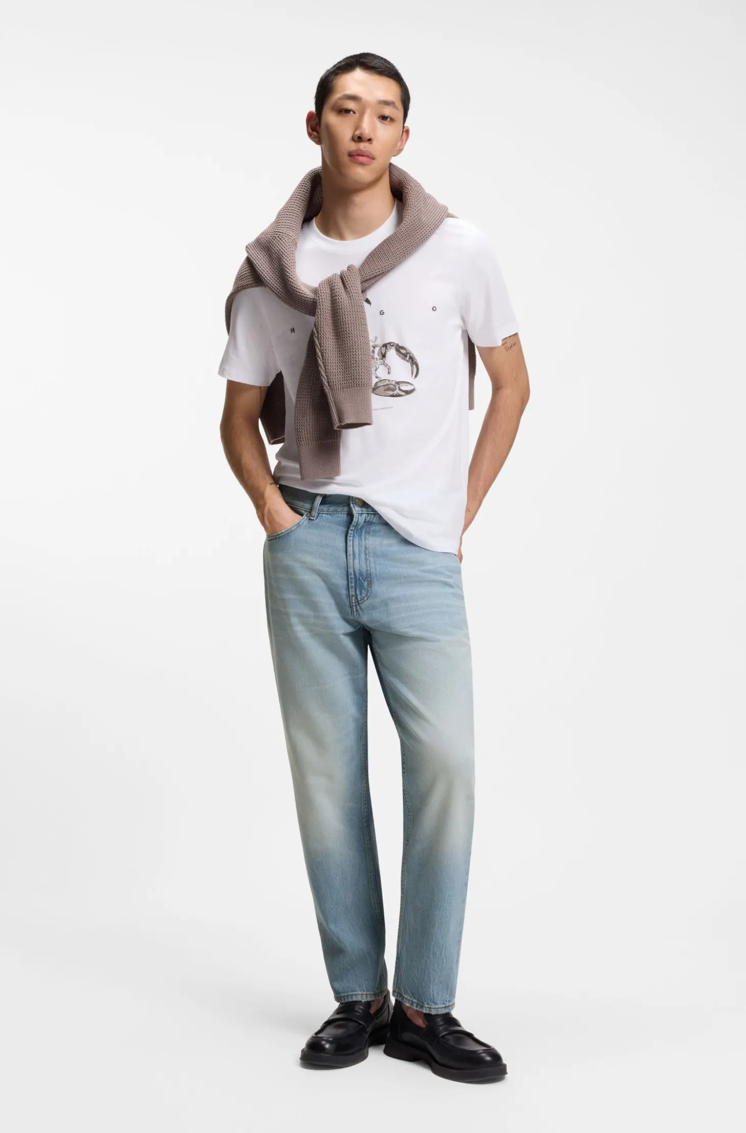 Relaxed Tapered-Fit Jeans aus hellblauem Denim