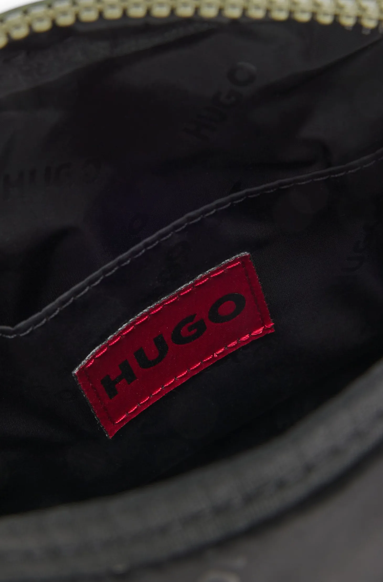 Reporter-Tasche aus Twill mit metallenem Logo-Schriftzug
