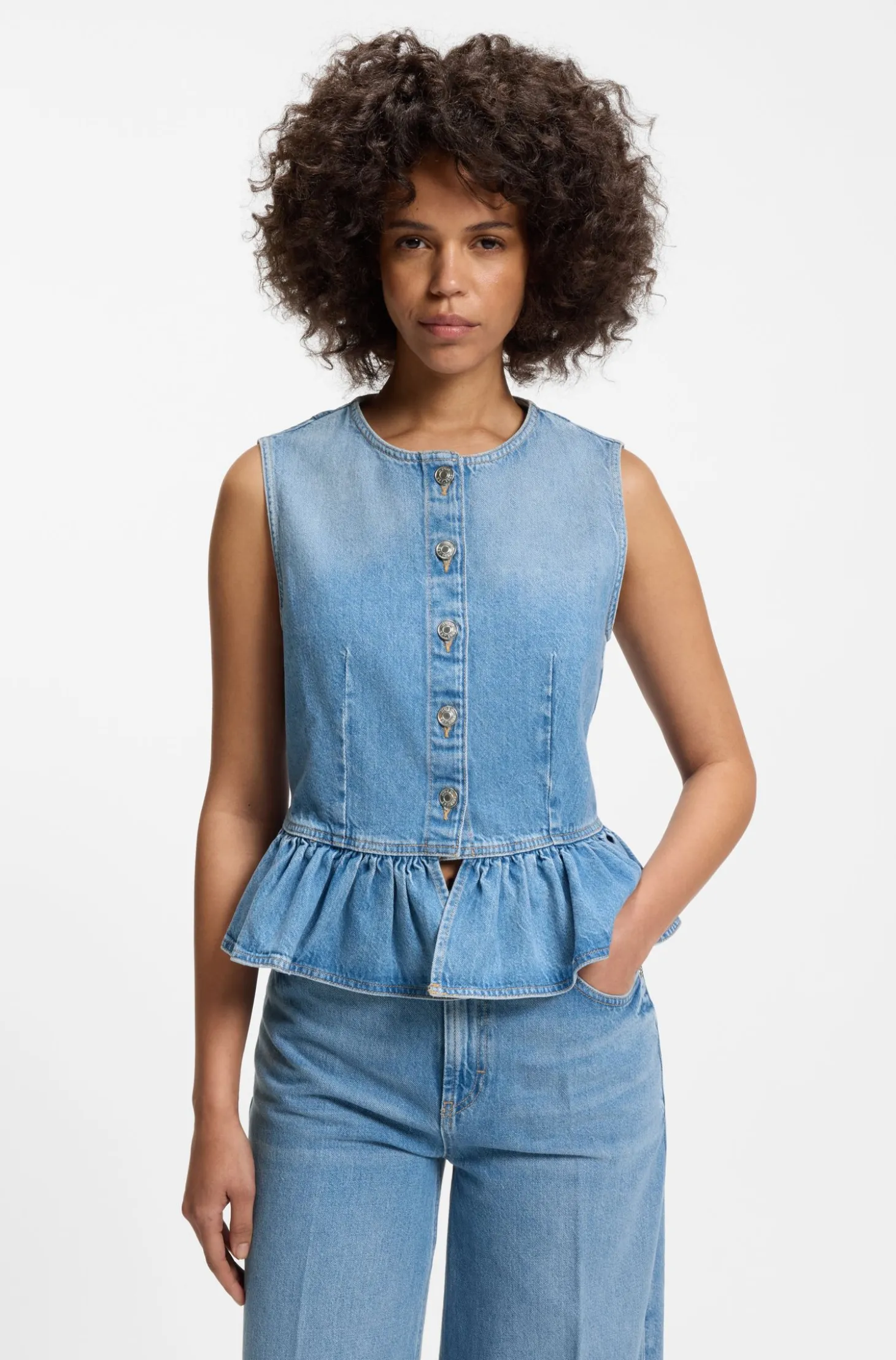 Ärmellose Regular-Fit Bluse aus Denim mit Schößchen