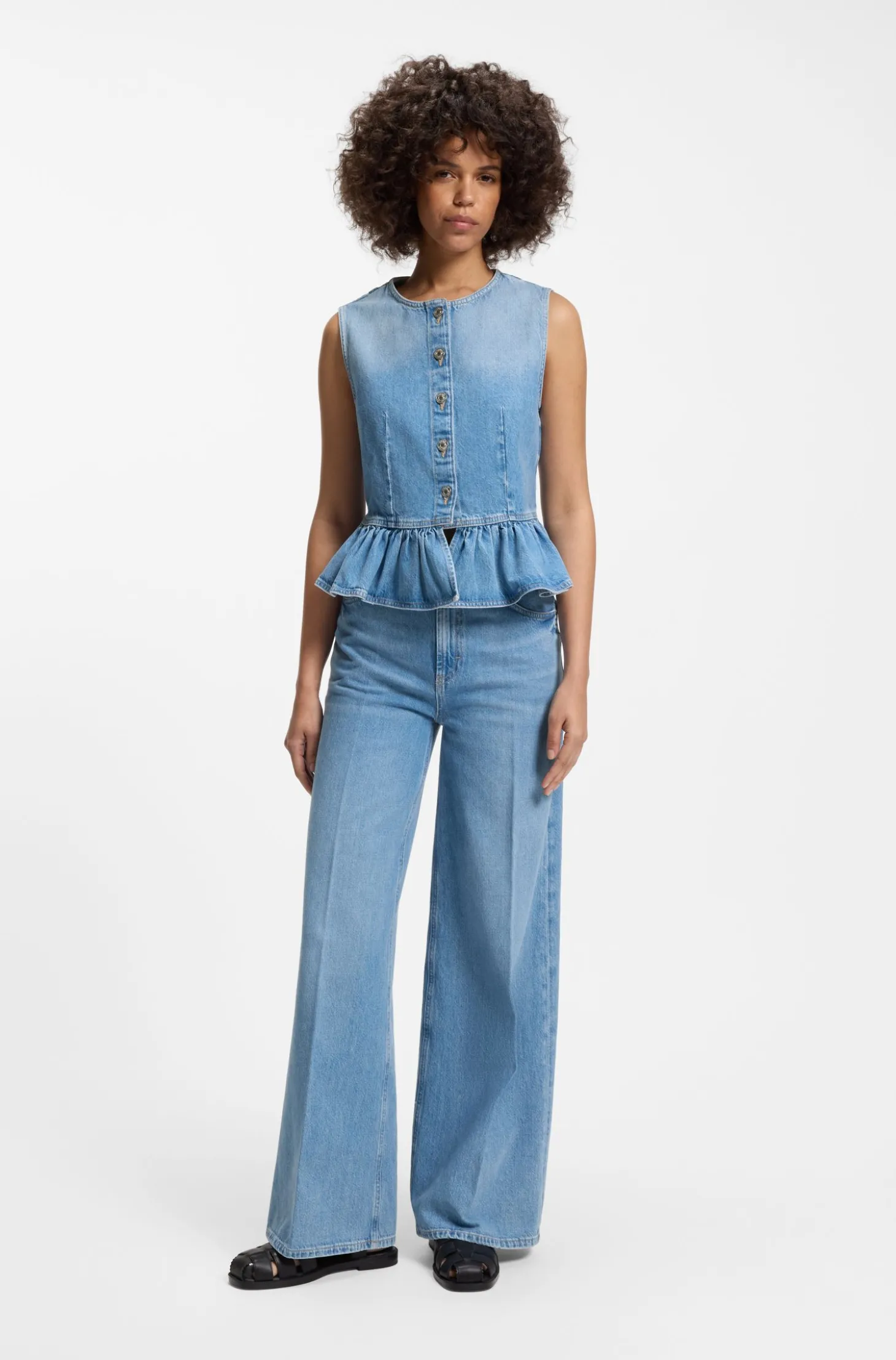 Ärmellose Regular-Fit Bluse aus Denim mit Schößchen