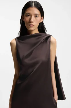 Ärmelloses asymmetrisches Kleid aus drapiertem Sable-Satin