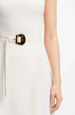 Ärmelloses Kleid mit Gürtel mit Schließe