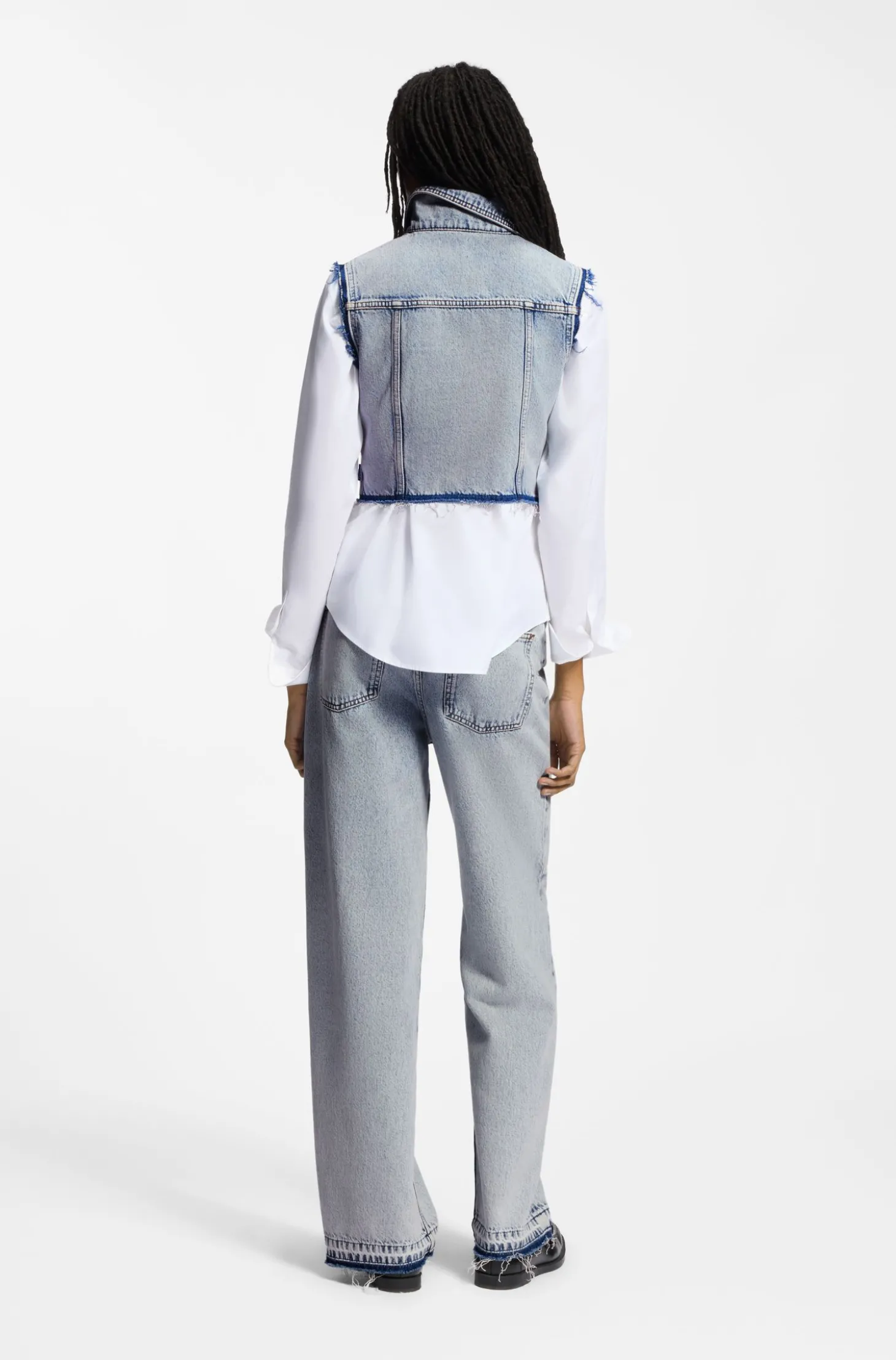 Ärmellose Weste aus azurblauem Denim in Cropped-Länge