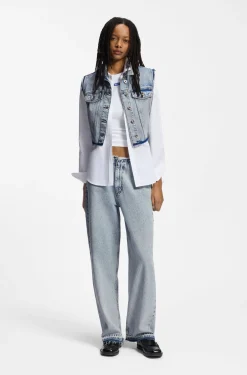 Ärmellose Weste aus azurblauem Denim in Cropped-Länge