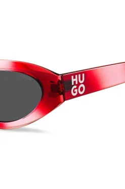Rote Sonnenbrille mit Stack-Logo an den Bügeln