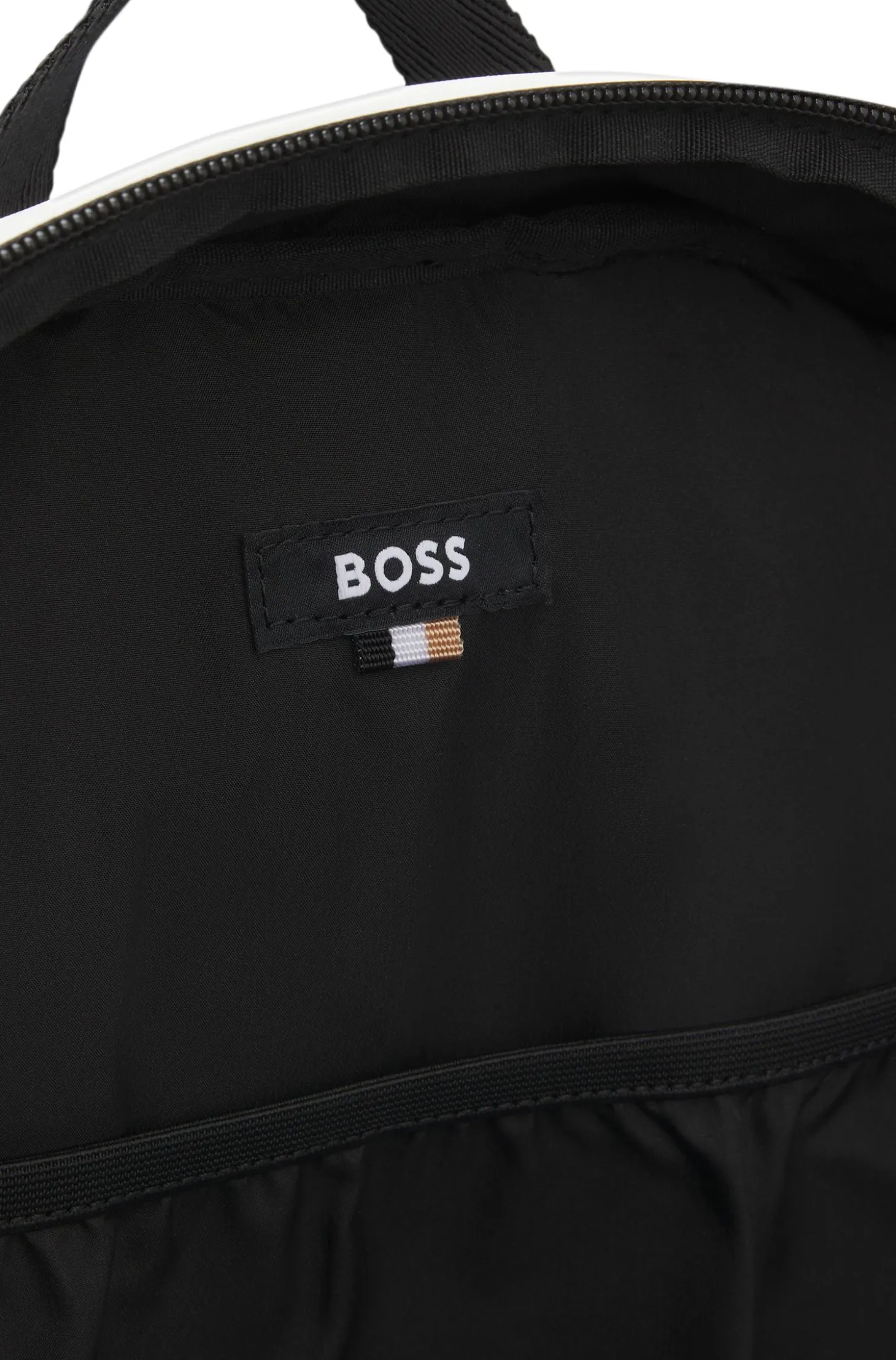Rucksack aus Kunstleder mit reflektierenden Details