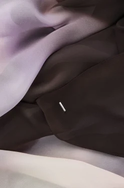 Schal aus Chiffon mit Logo-Niete
