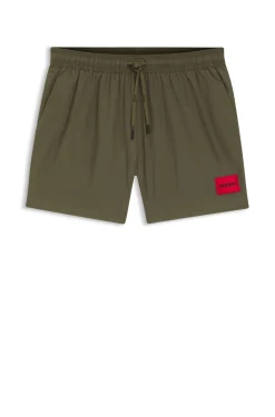 Schnell trocknende Badeshorts mit rotem Logo-Label