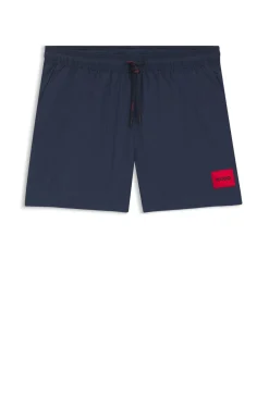 Schnell trocknende Badeshorts mit rotem Logo-Label