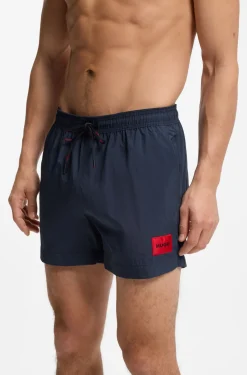Schnell trocknende Badeshorts mit rotem Logo-Label