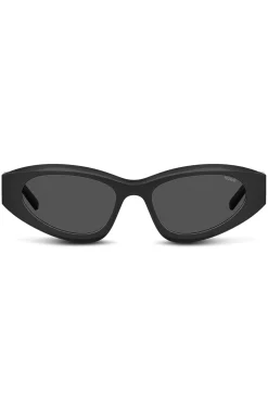 Schwarze HUGO x Bella Poarch Sonnenbrille mit speziellem Branding