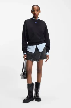 Schwarzer Denim-Rock mit asymmetrischem Bund