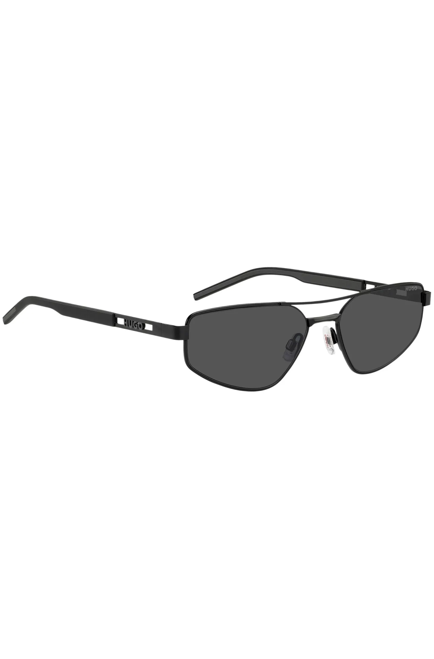 Schwarze Sonnenbrille aus Metall mit ausgestanztem Logo