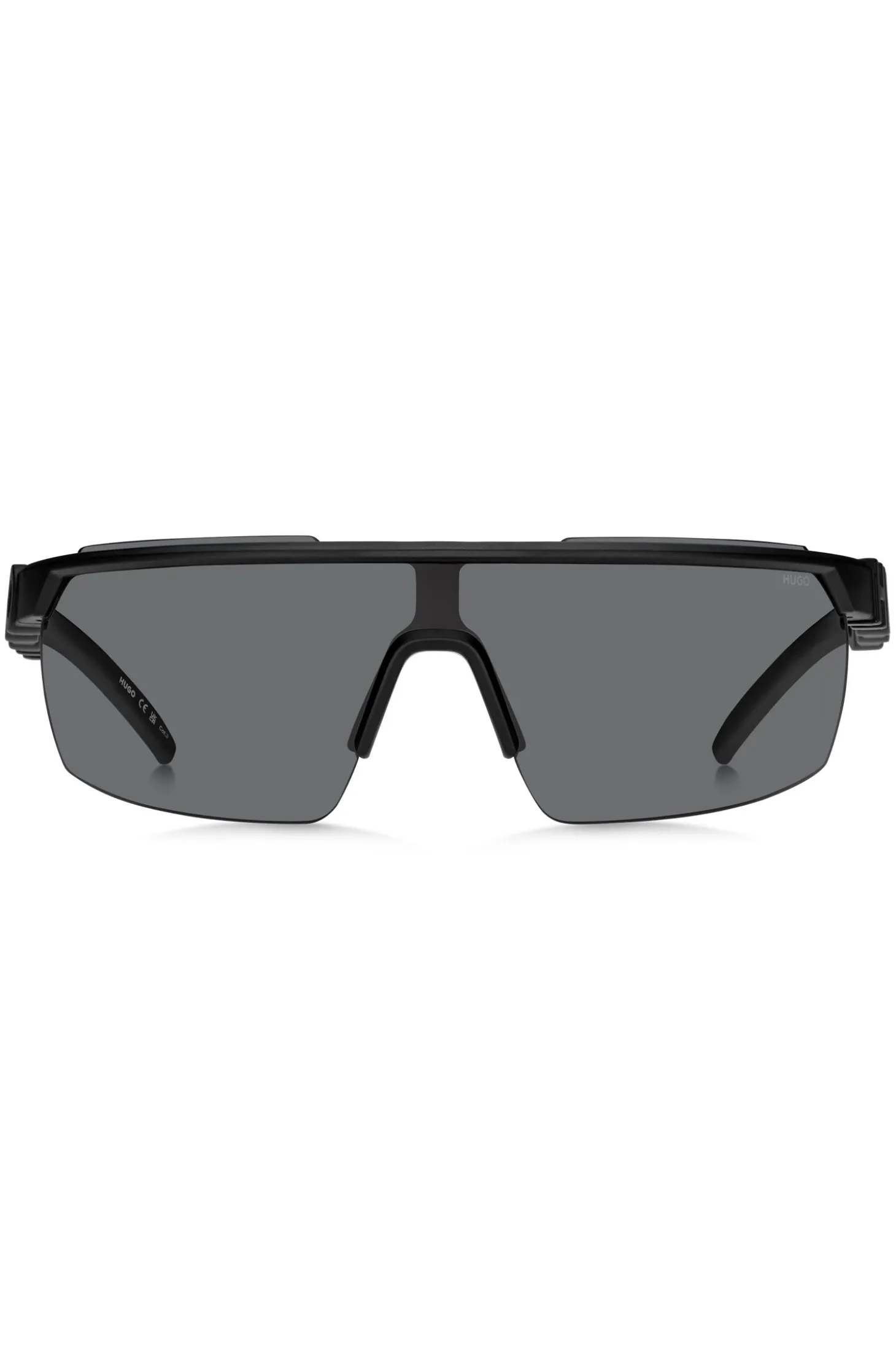 Schwarze Sonnenbrille im Masken-Stil mit 3D-Logo auf den Bügeln