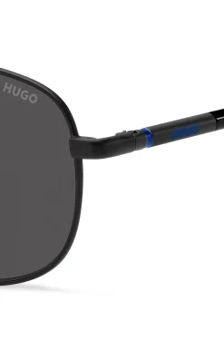 Schwarze Sonnenbrille mit blauen Details