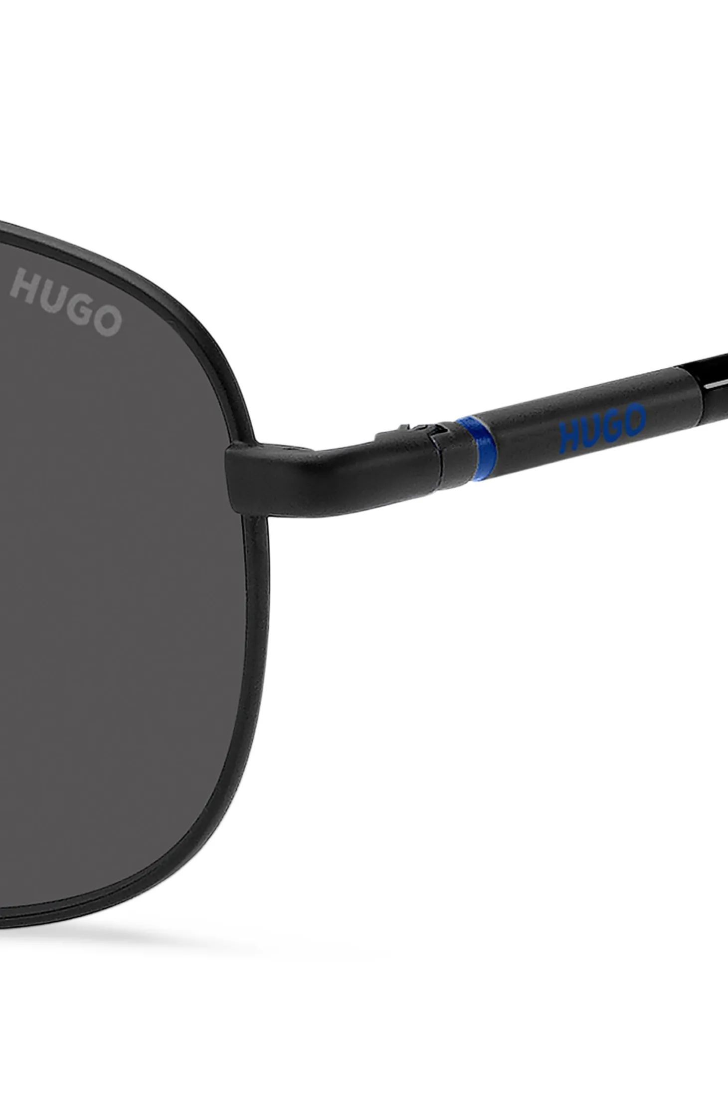 Schwarze Sonnenbrille mit blauen Details