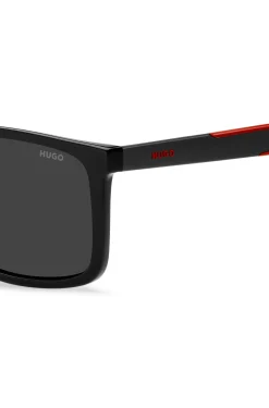 Schwarze Sonnenbrille mit zweifarbigen Bügeln
