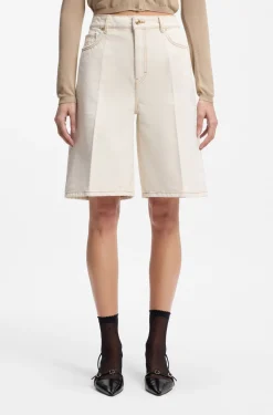 Shorts aus gewaschenem Ecru-Denim mit weitem Beinverlauf