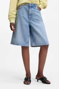 Shorts aus leuchtend blauem Denim mit weitem Beinverlauf