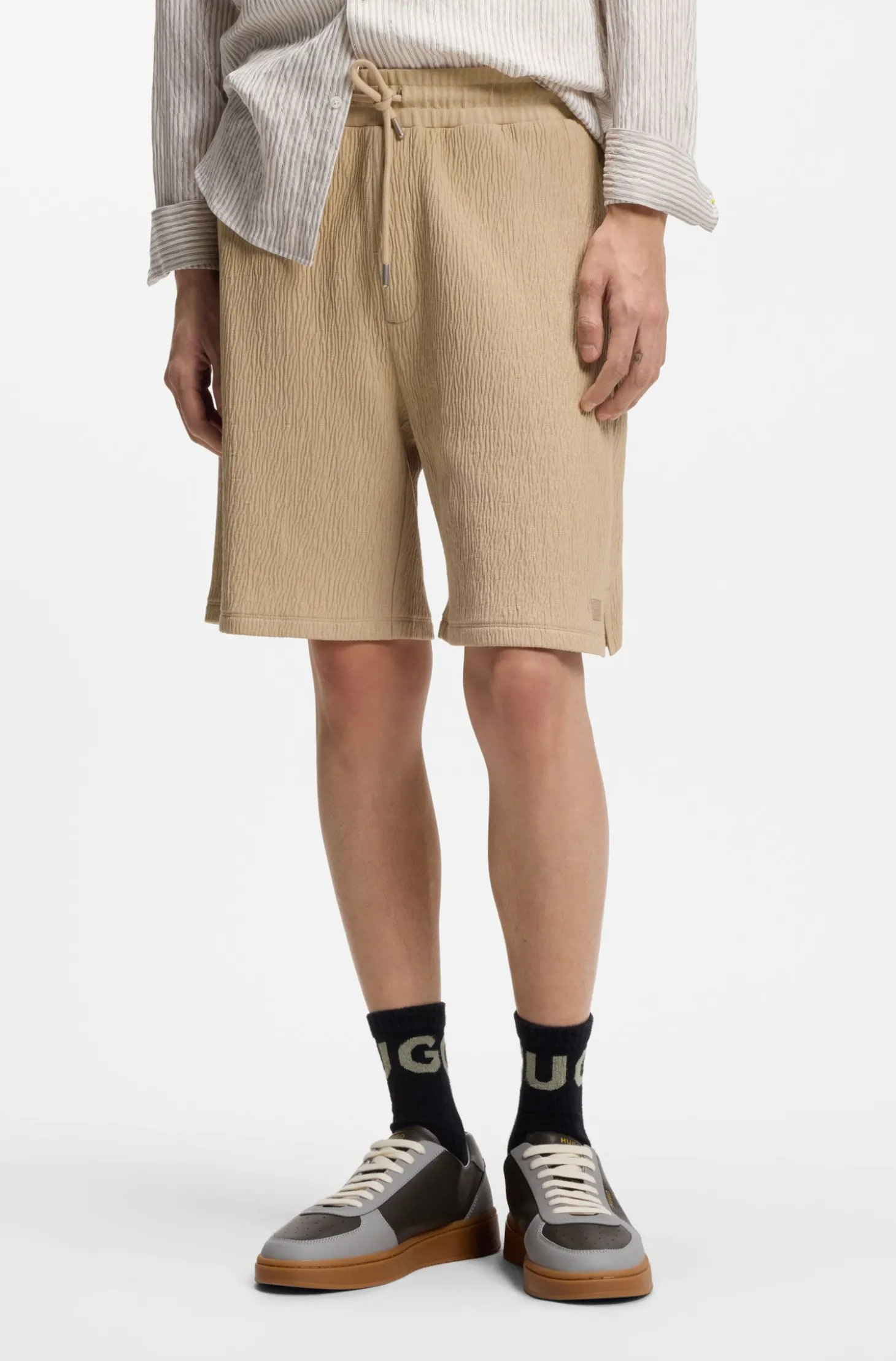 Shorts aus Stretch-Baumwolle mit Knittereffekt