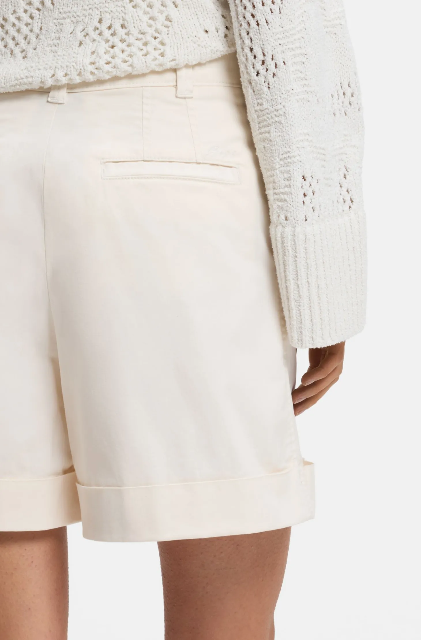 Shorts aus Stretch-Baumwolle mit umgeschlagenen Säumen