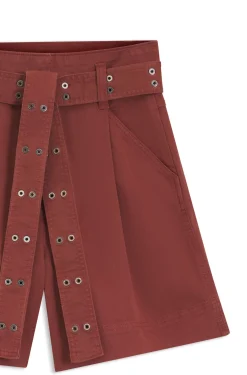 Shorts aus Stretch-Baumwolle mit Ösen-Gürtel