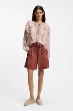Shorts aus Stretch-Baumwolle mit Ösen-Gürtel