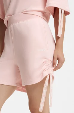 Shorts mit Logo-Print und gerafften Seiten