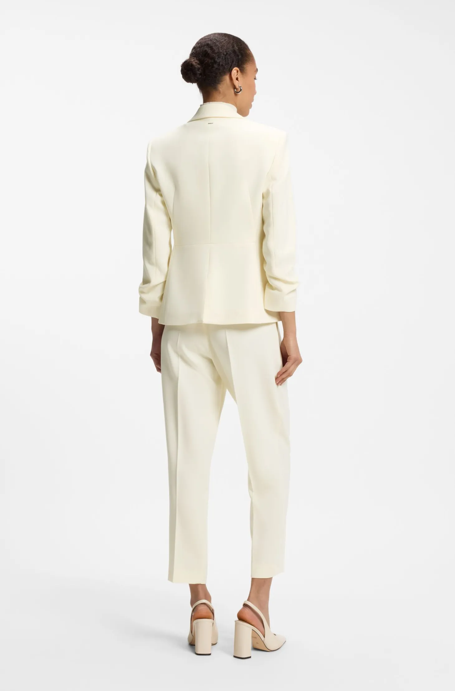 Slim-Fit Blazer aus japanischem Krepp mit gerafften Ärmeln