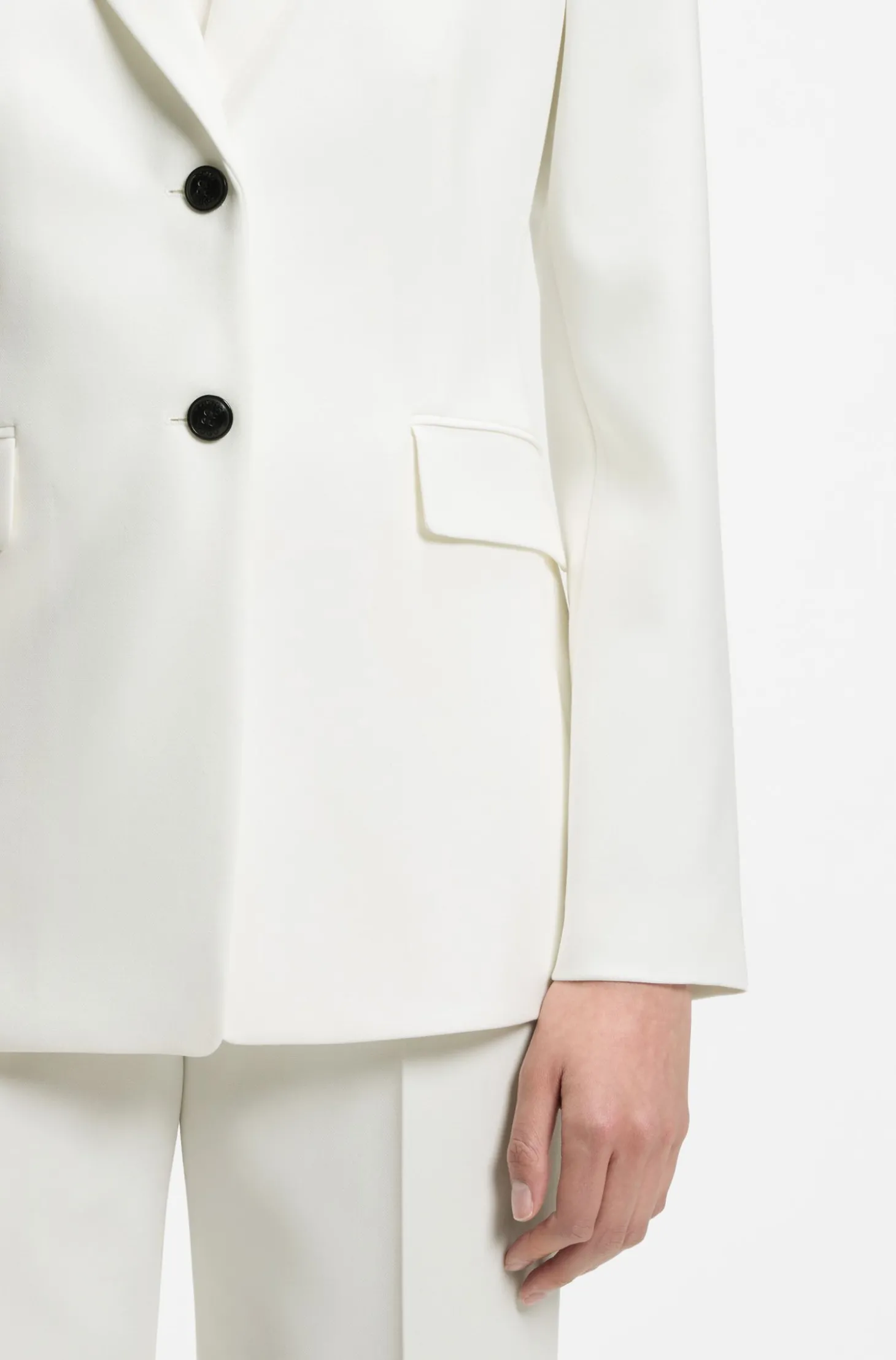 Slim-Fit Blazer mit kontrastfarbenen Knöpfen