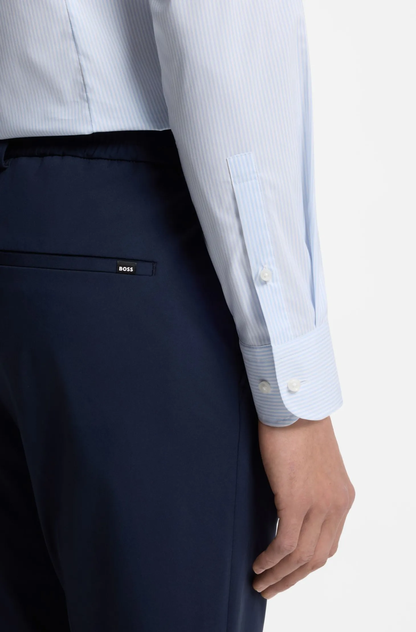 Slim-Fit Hemd aus Baumwoll-Mix mit Popeline-Struktur und Streifen-Dessin