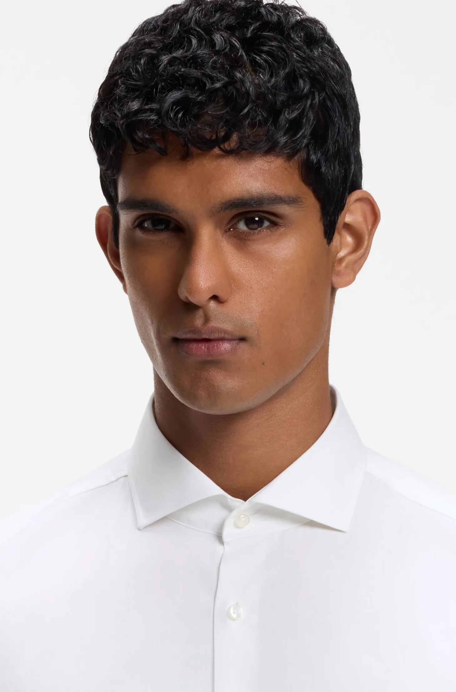 Slim-Fit Hemd aus elastischem Baumwoll-Twill
