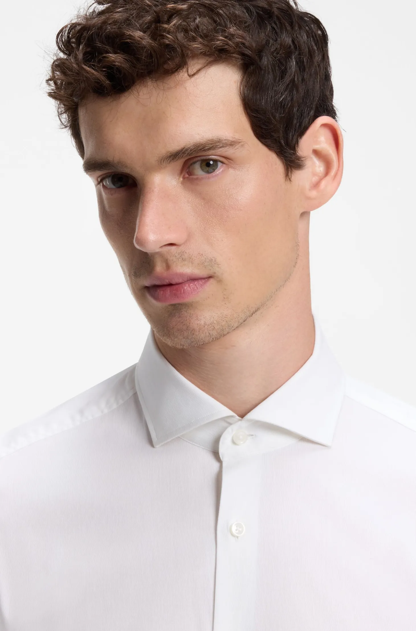 Slim-Fit Hemd aus gestreifter Stretch-Baumwolle mit bügelleichtem Finish