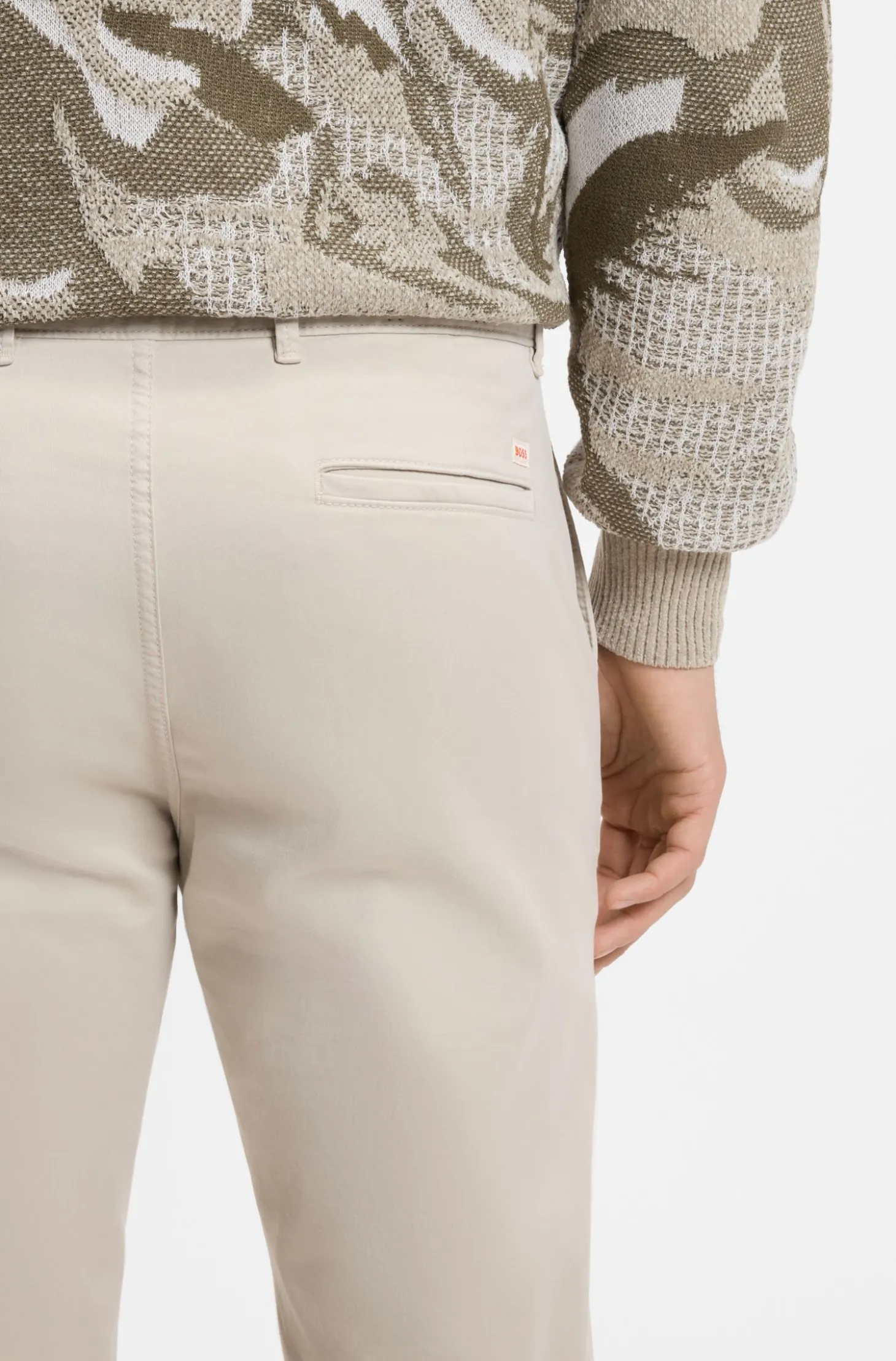 Slim-Fit Hose aus überfärbtem elastischem Satin