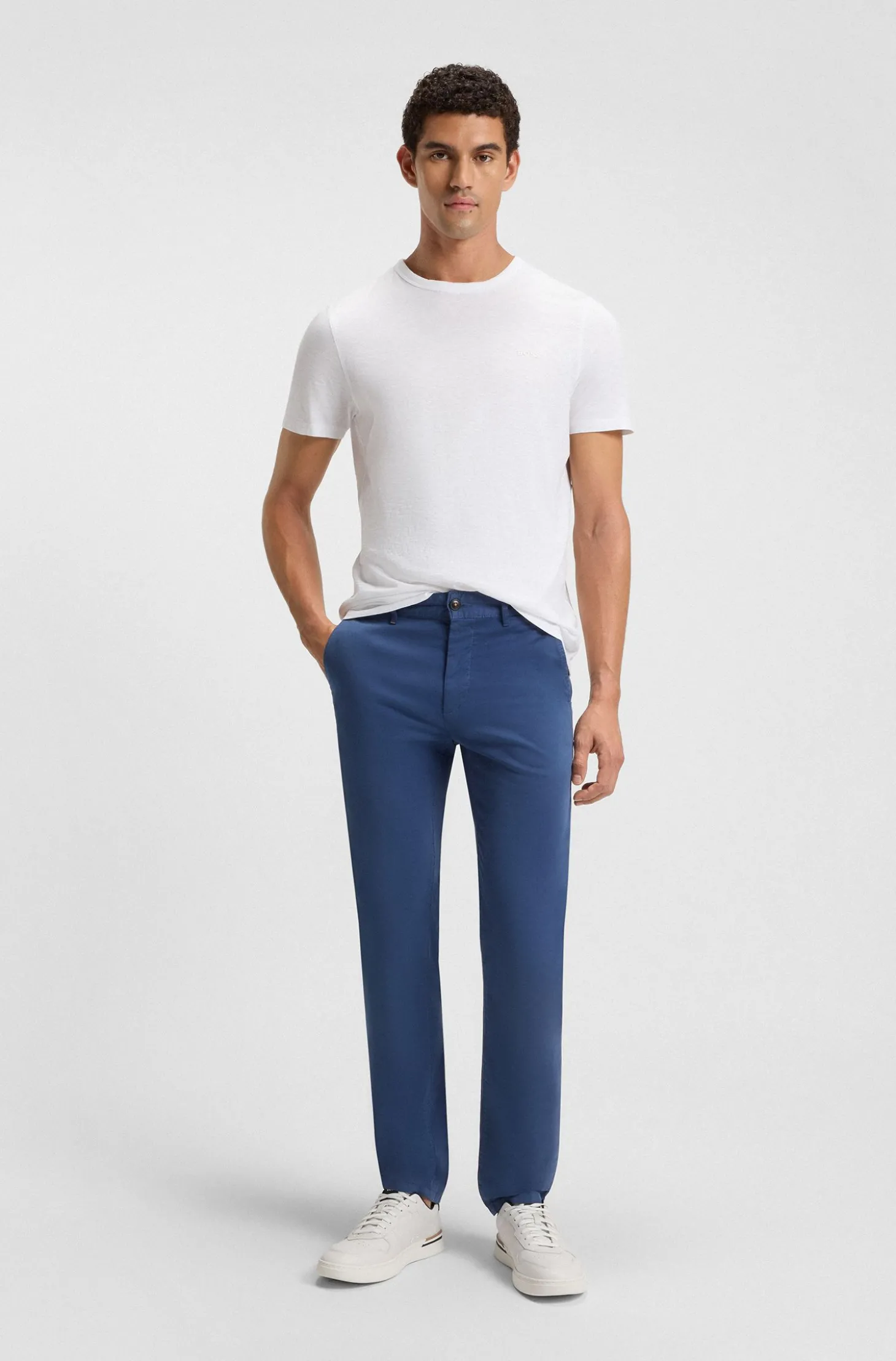 Slim-Fit Hose aus überfärbtem elastischem Satin