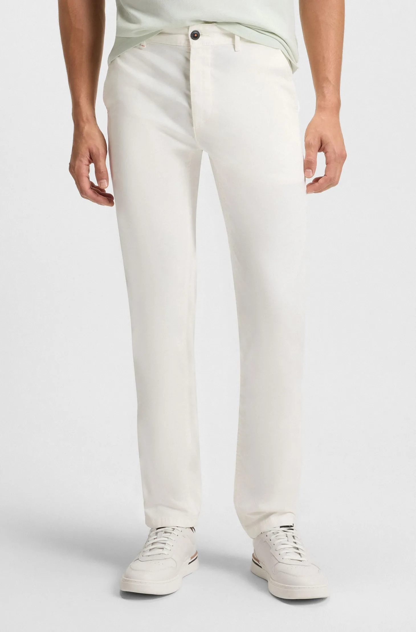 Slim-Fit Hose aus überfärbtem elastischem Satin