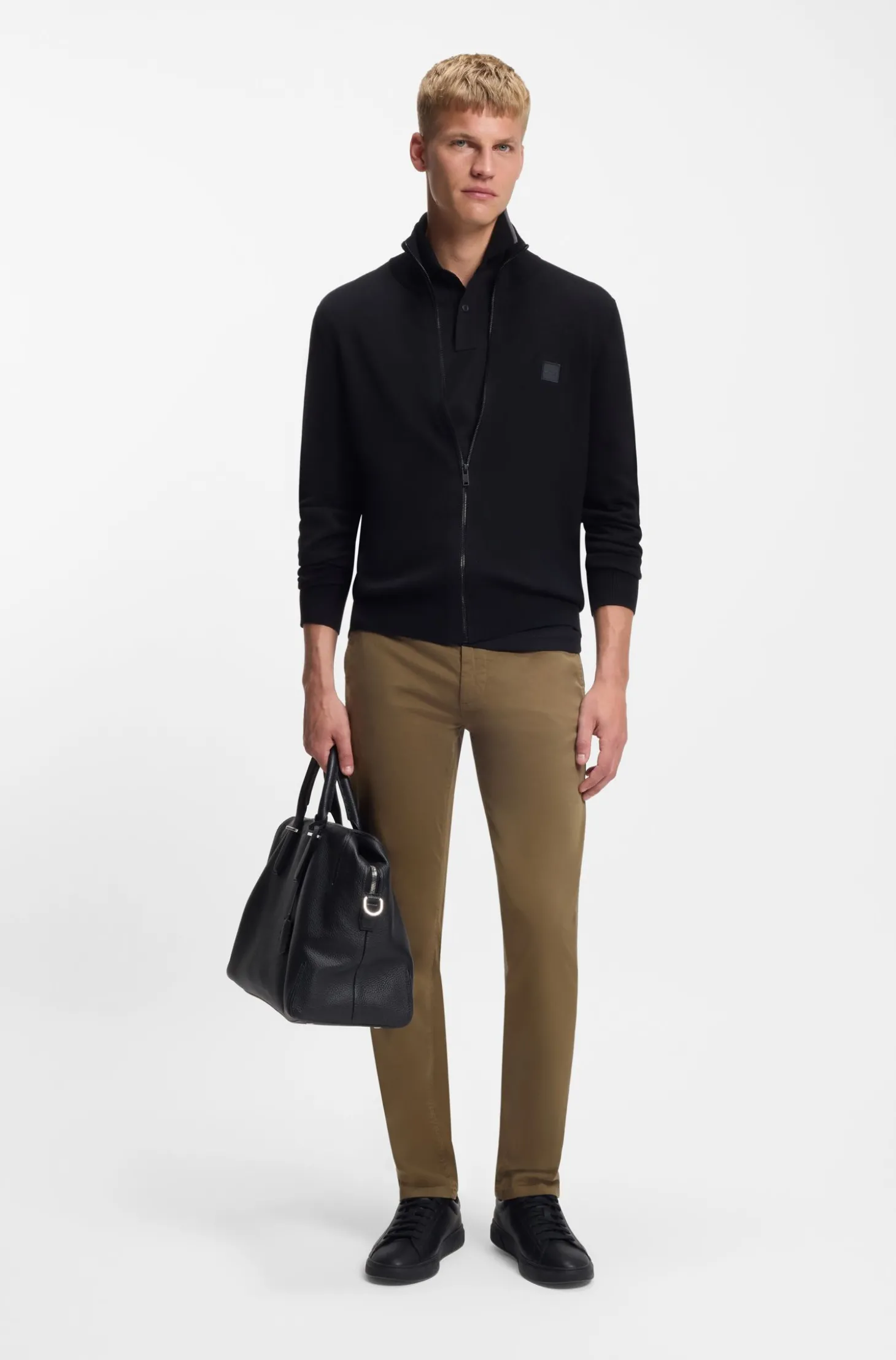 Slim-Fit Hose aus überfärbtem elastischem Satin