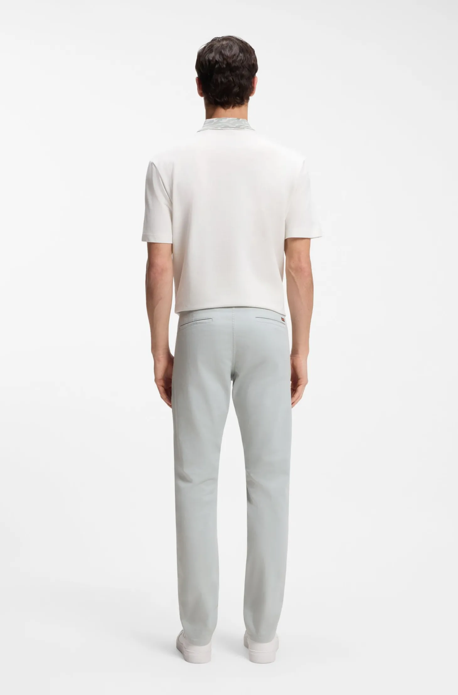 Slim-Fit Hose aus überfärbtem elastischem Satin