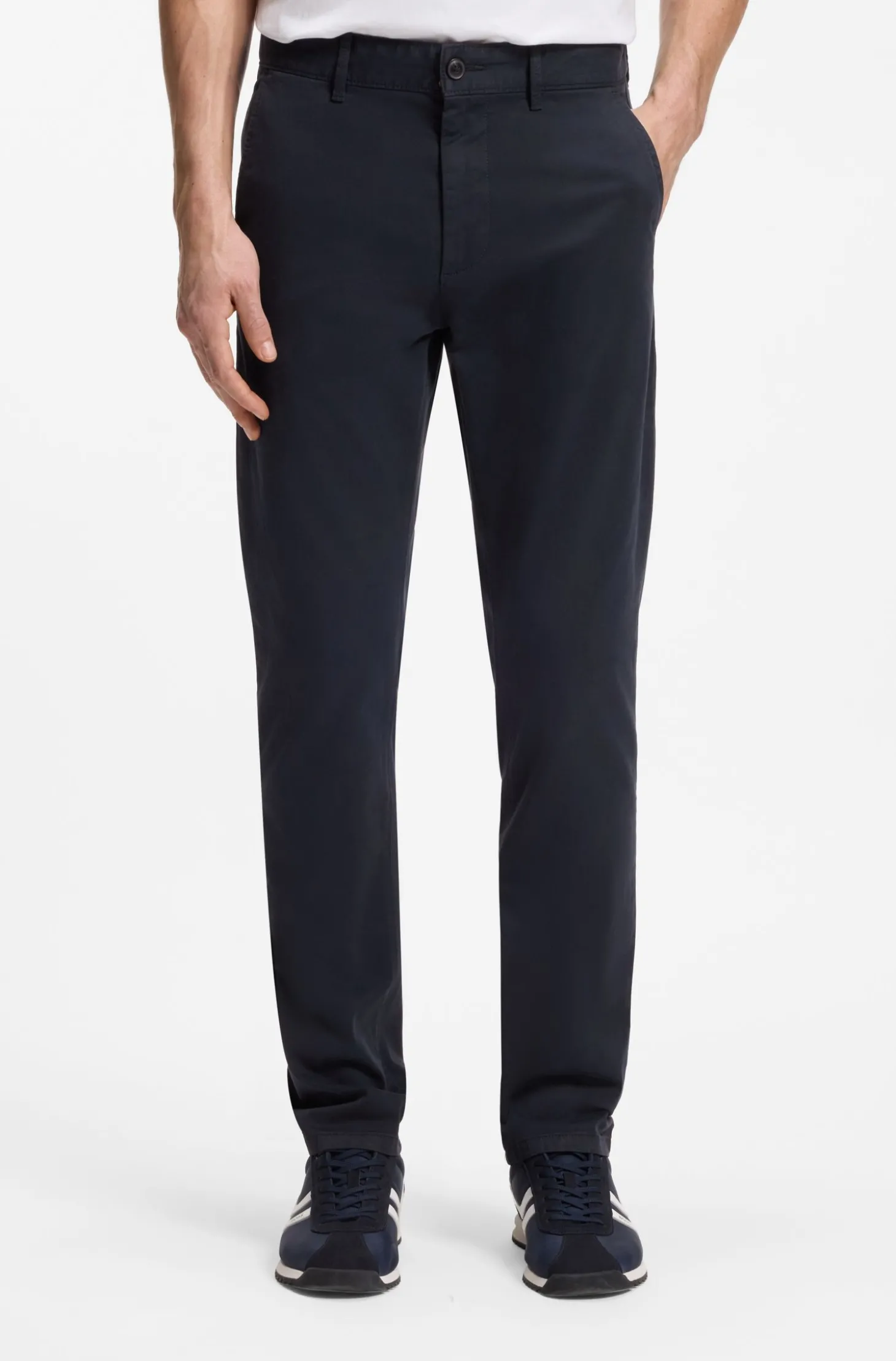 Slim-Fit Hose aus überfärbtem elastischem Satin