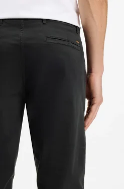 Slim-Fit Hose aus überfärbtem elastischem Satin
