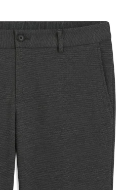 Slim-Fit Hose aus funktionalem Stretch-Gewebe