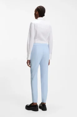 Slim-Fit Hose aus Stretch-Gewebe mit Logo-Niete