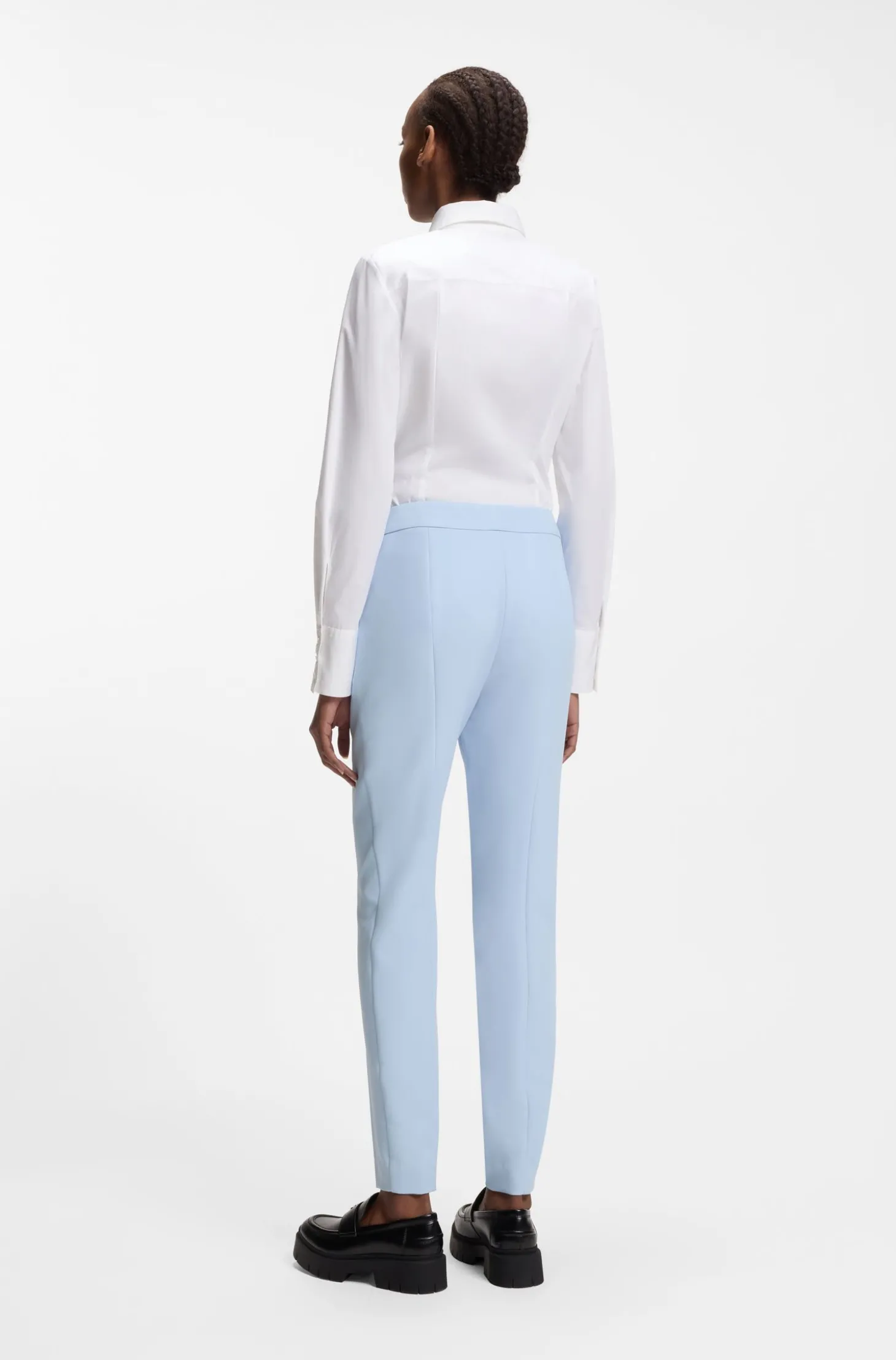 Slim-Fit Hose aus Stretch-Gewebe mit Logo-Niete