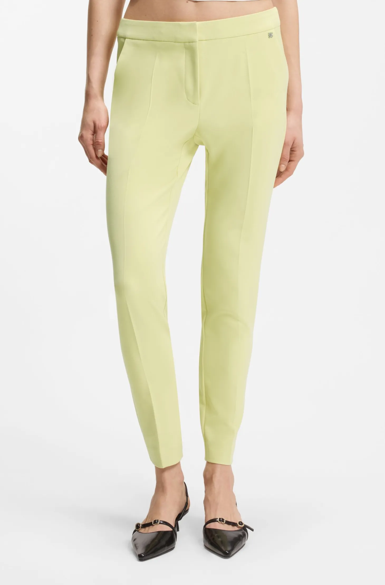 Slim-Fit Hose aus Stretch-Gewebe mit Logo-Niete
