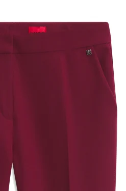 Slim-Fit Hose aus Stretch-Gewebe mit Logo-Niete