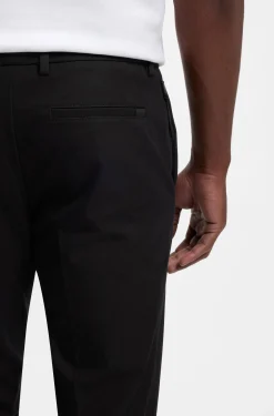 Slim-Fit Hose aus Vier-Wege-Stretch-Gewebe