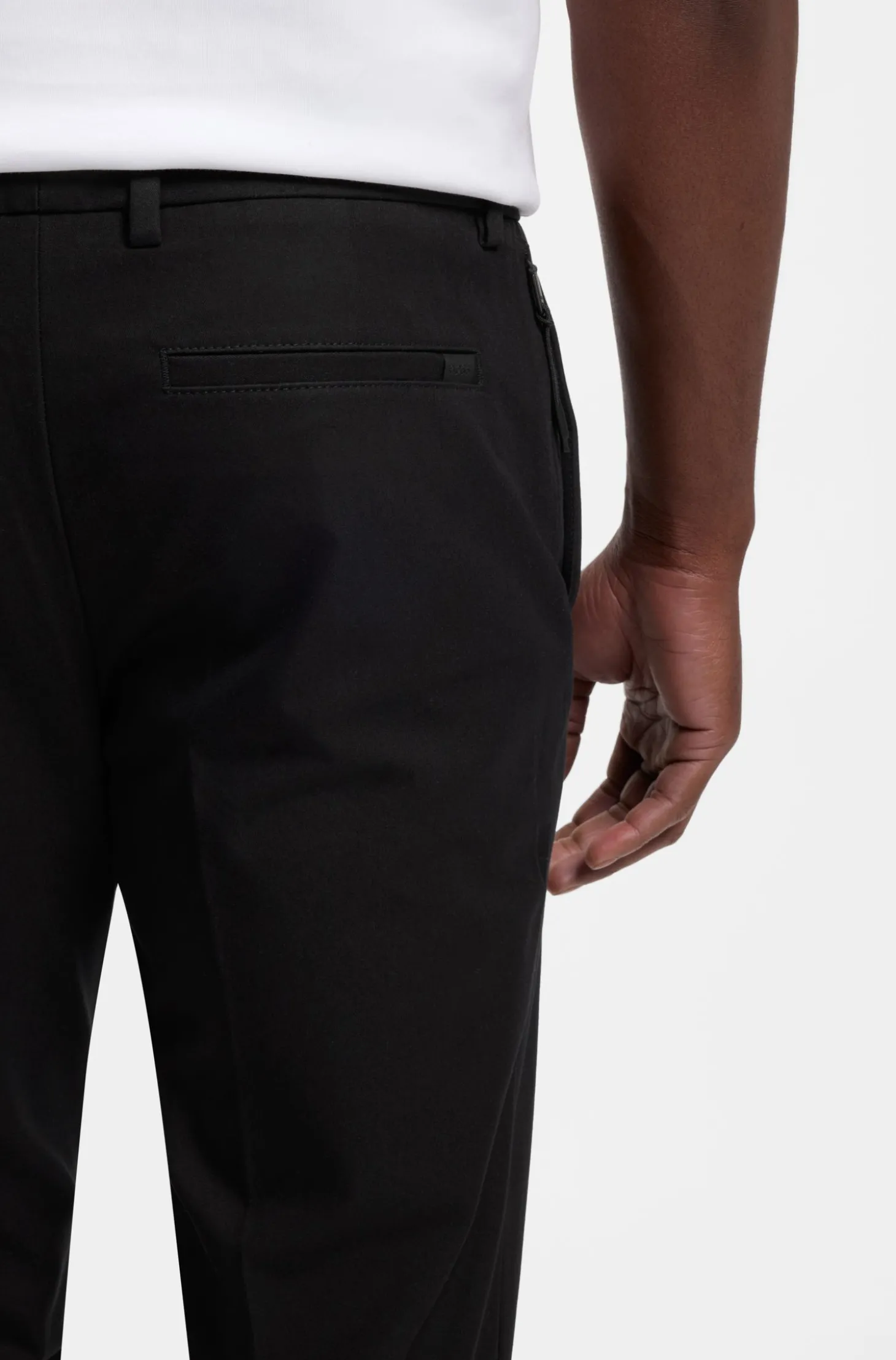 Slim-Fit Hose aus Vier-Wege-Stretch-Gewebe