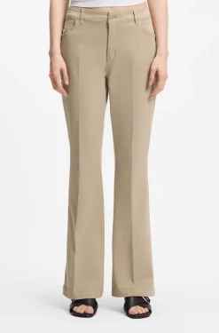 Slim-Fit Hose mit ausgestelltem Beinverlauf